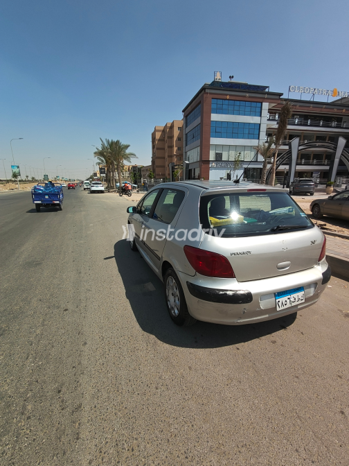 Peugeot 307 2007 Gold Automatic Used for Sale in Giza - 6