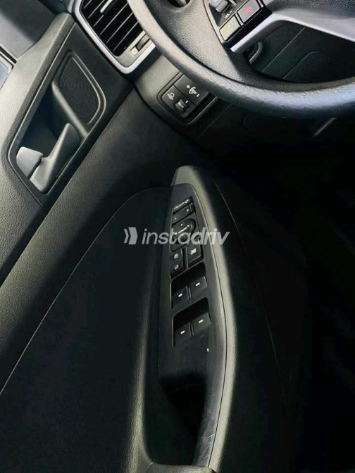 Hyundai Tucson 2017 Silver Automatic Used for Sale in Beheira - 2