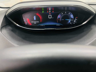 بيجو 5008 2020 أبيض أوتوماتيك مستعملة للبيع في الإسكندرية