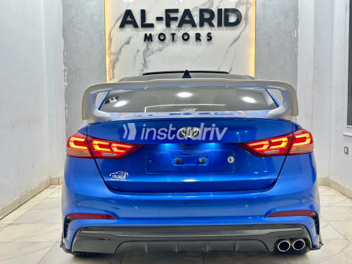 Hyundai Elantra AD 2017 Blue Automatic Used for Sale in Alexandria - 9