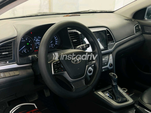 هيونداي إلنترا اى دى 2017 أبيض أوتوماتيك مستعملة للبيع في الإسكندرية - 5