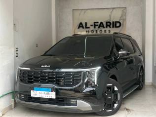 كيا كارنفال 2024 أسود أوتوماتيك مستعملة للبيع في القاهرة
