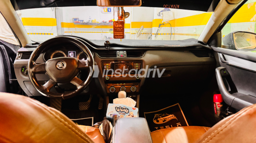 سكودا اوكتافيا A7 2015 أسود أوتوماتيك مستعملة للبيع في الهرم - 2