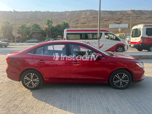 ام جى 5 2022 أحمر CVT مستعملة للبيع في القاهرة - 2