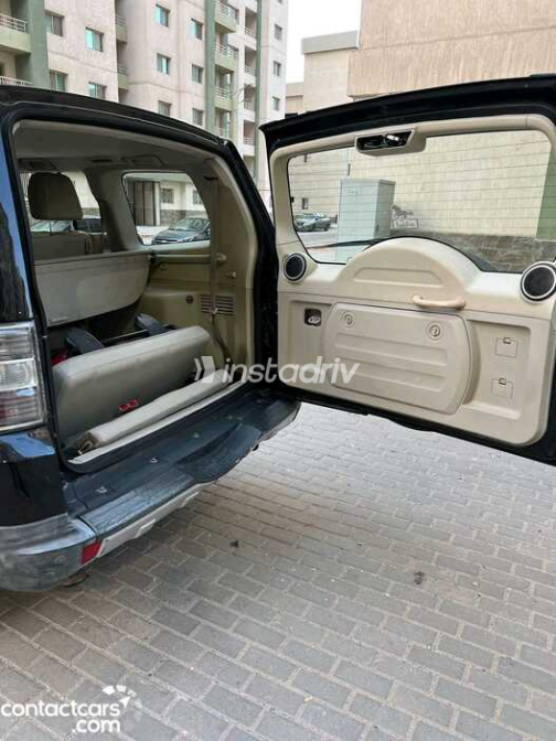 Mitsubishi Pajero 2008 Black Manual Used for Sale in Alexandria - 2