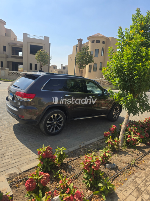 Jeep Grand Cherokee 2017 Gray Automatic Used for Sale in Giza - 3