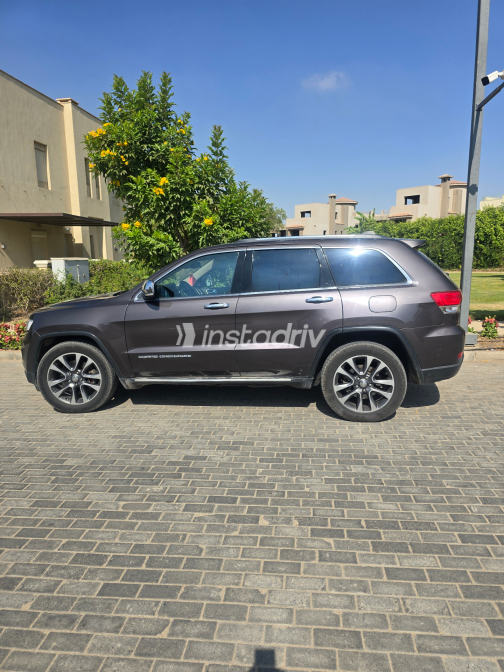 Jeep Grand Cherokee 2017 Gray Automatic Used for Sale in Giza - 4