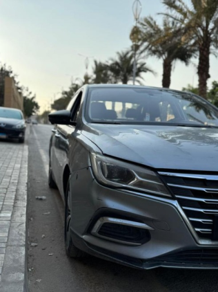 ام جى 5 2020 رمادي أوتوماتيك مستعملة للبيع في حدائق اكتوبر