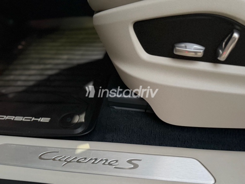 Porsche Cayenne S 2020 Silver Automatic Used for Sale in Nasr city - 8