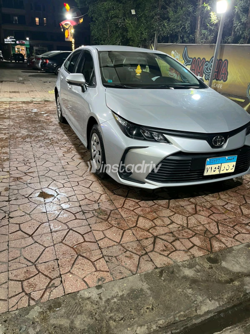 تويوتا كورولا 2024 فضي CVT مستعملة للبيع في القاهرة - 7