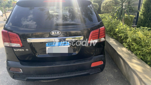 Kia Sorento 2010 Black Automatic Used for Sale in Qalyubia - 2