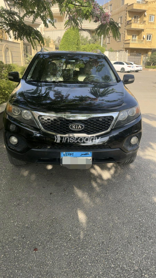 Kia Sorento 2010 Black Automatic Used for Sale in Qalyubia - 4