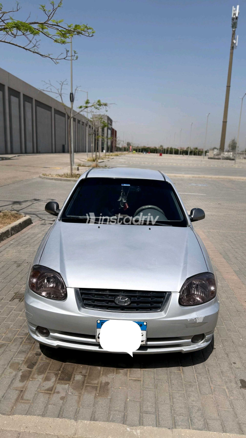 هيونداي فيرنا 2006 فضي يدوي مستعملة للبيع في طنطا - 3