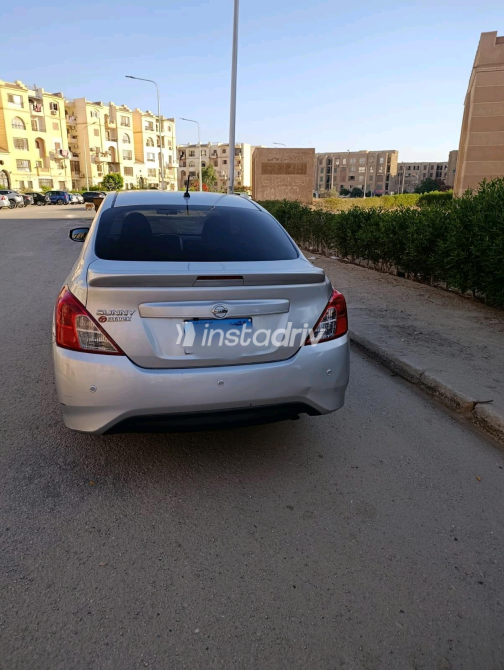 نيسان صنى 2021 فضي أوتوماتيك مستعملة للبيع في الجيزة - 9