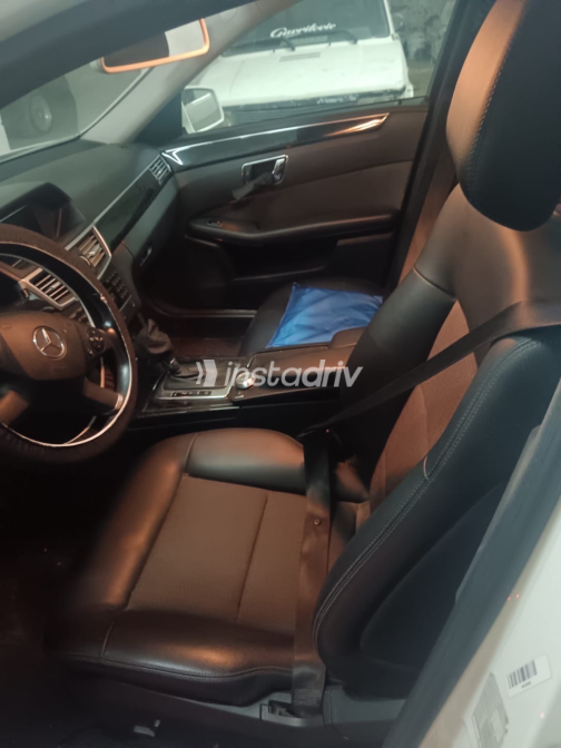 Mercedes E 200 2011 White Automatic Used for Sale in Helwan - 1