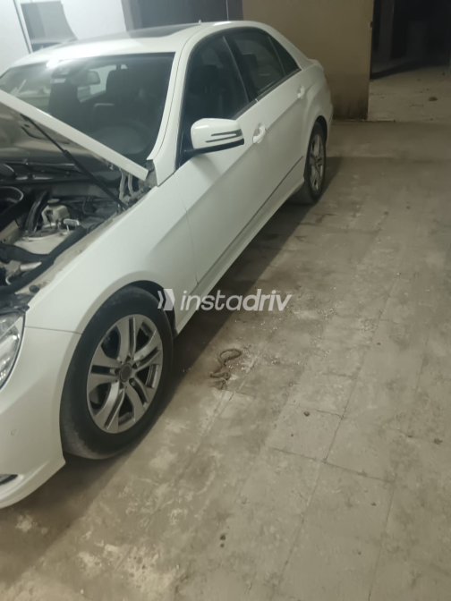 Mercedes E 200 2011 White Automatic Used for Sale in Helwan - 2