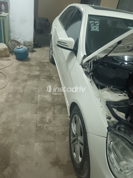 Mercedes E 200 2011 White Automatic Used for Sale in Helwan - 3