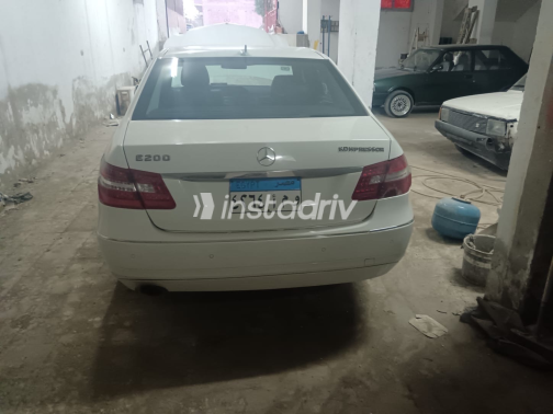 Mercedes E 200 2011 White Automatic Used for Sale in Helwan - 5