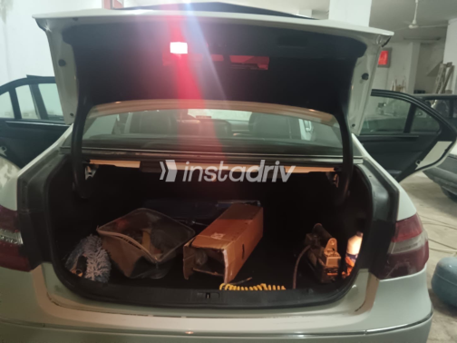 Mercedes E 200 2011 White Automatic Used for Sale in Helwan - 7