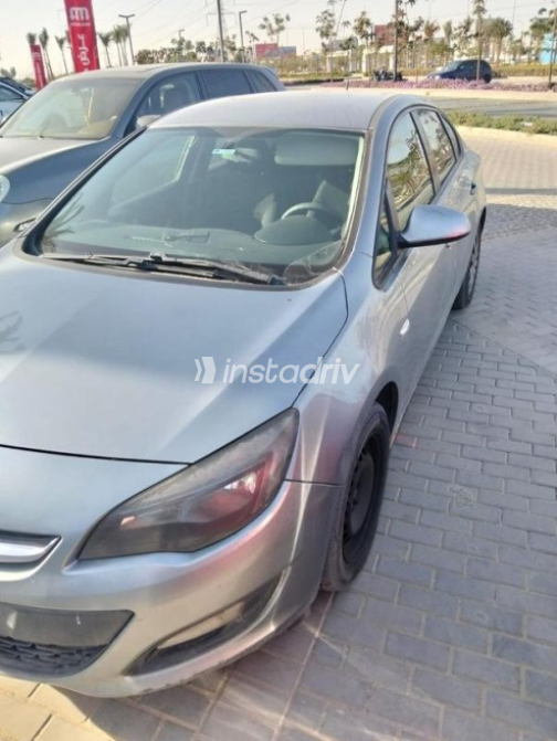 Opel Astra 2013 Silver Automatic Used for Sale in Sheikh Zayed City - 3