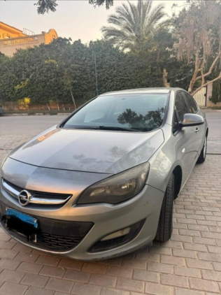 Opel Astra 2013 Silver Automatic Used for Sale in Sheikh Zayed City