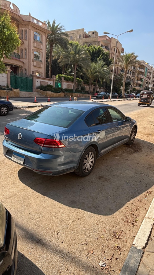 فولكس فاغن باسات 2019 أزرق أوتوماتيك مستعملة للبيع في المقطم - 7