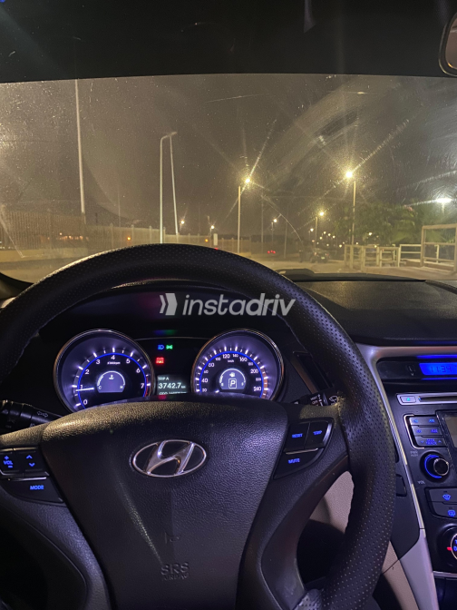 Hyundai Sonata 2011 White Automatic Used for Sale in Cairo - 2