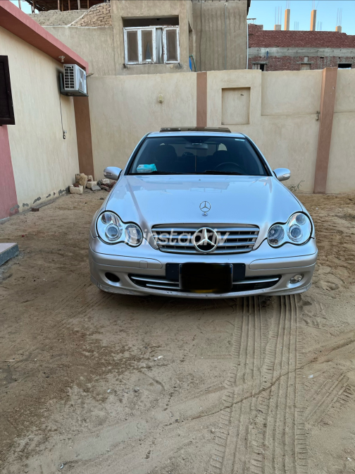 Mercedes C 200 2006 Silver Automatic Used for Sale in Ismailia - 7
