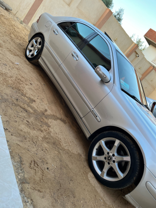 Mercedes C 200 2006 Silver Automatic Used for Sale in Ismailia
