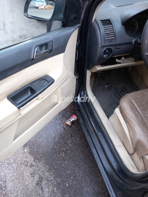 Volkswagen Polo 2009 Black Manual Used for Sale in Warraq - 2