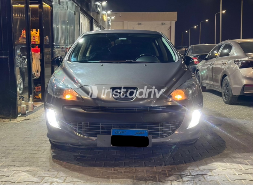 Peugeot 308 2011 Gray Manual Used for Sale in Giza - 5