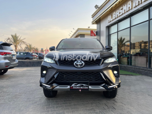 Toyota Fortuner 2023 Brown Automatic Used for Sale in Nasr city - 5