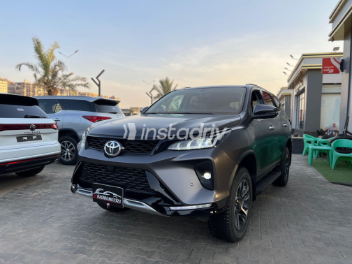 Toyota Fortuner 2023 Brown Automatic Used for Sale in Nasr city - 6