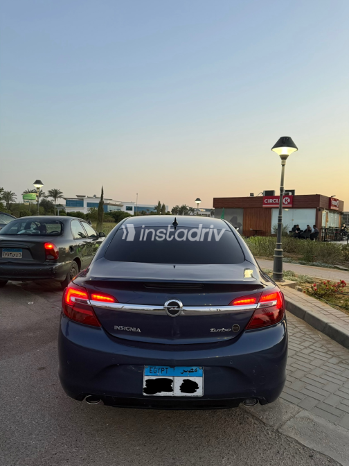 Opel Insignia 2017 White Automatic Used for Sale in Cairo - 3