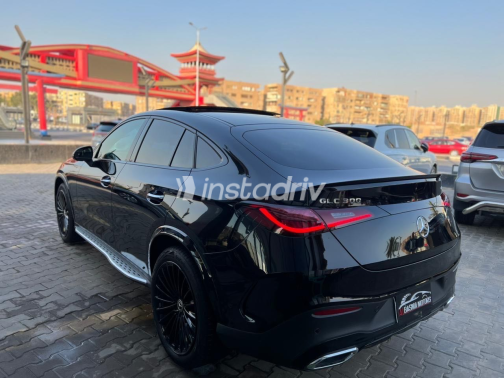 مرسيدس GLC 300 2025 أسود أوتوماتيك مستعملة للبيع في مدينة نصر - 3