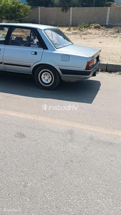 بيجو 505 1987 فضي يدوي مستعملة للبيع في الشرقية - 2
