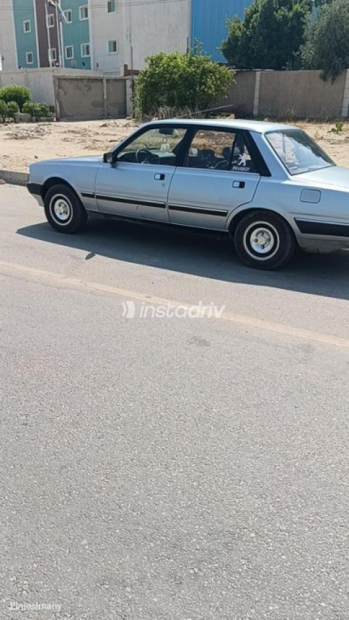 بيجو 505 1987 فضي يدوي مستعملة للبيع في الشرقية - 3