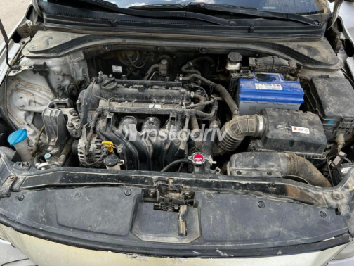 Hyundai Elantra 2019 Silver Automatic Used for Sale in Nasr city - 10