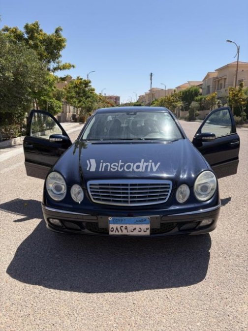 مرسيدس E 240 2003 أزرق أوتوماتيك مستعملة للبيع في الإسكندرية - 1