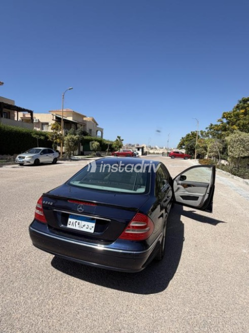مرسيدس E 240 2003 أزرق أوتوماتيك مستعملة للبيع في الإسكندرية - 2
