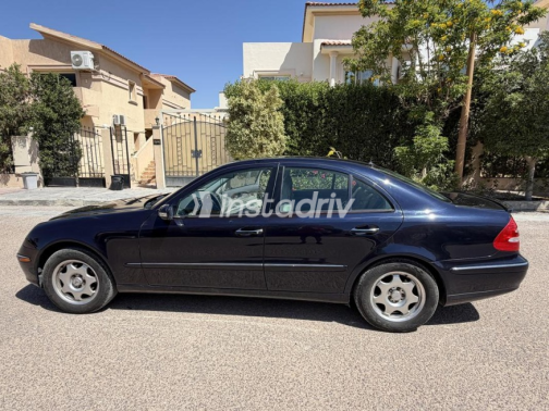 مرسيدس E 240 2003 أزرق أوتوماتيك مستعملة للبيع في الإسكندرية - 3