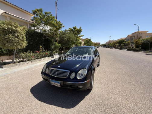 مرسيدس E 240 2003 أزرق أوتوماتيك مستعملة للبيع في الإسكندرية - 4
