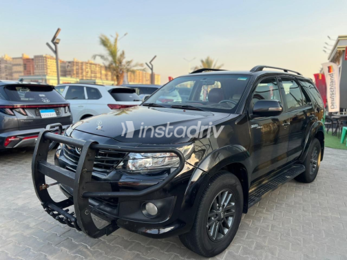 Toyota Fortuner 2014 Black Automatic Used for Sale in Nasr city - 3