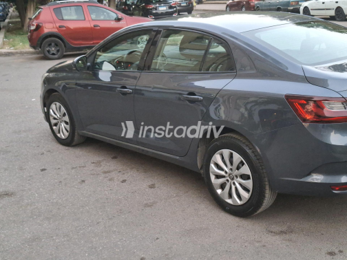 رينو ميجان 2022 أبيض CVT مستعملة للبيع في مصر الجديدة - 1