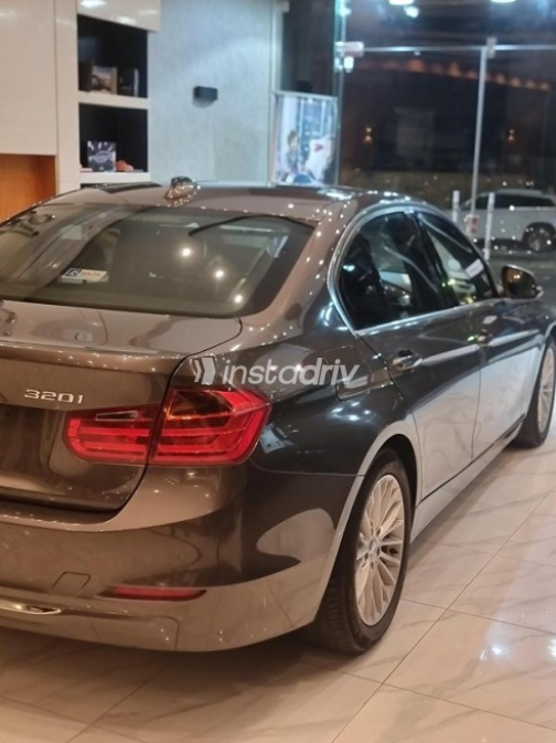 بي ام دبليو 320 2013 بني أوتوماتيك مستعملة للبيع في المحلة - 6