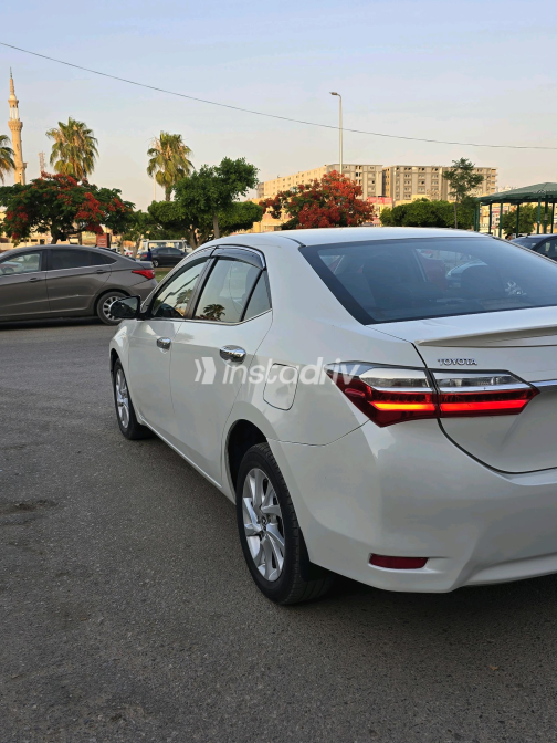 Toyota Corolla 2017 White Automatic Used for Sale in 10th of Ramadan - 2