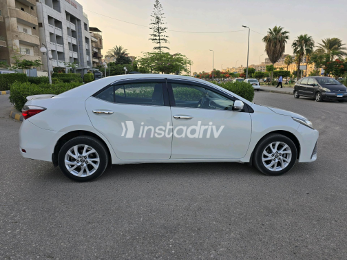 Toyota Corolla 2017 White Automatic Used for Sale in 10th of Ramadan - 3