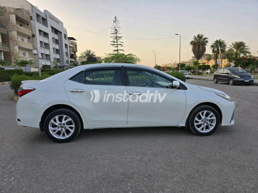 Toyota Corolla 2017 White Automatic Used for Sale in 10th of Ramadan - 6