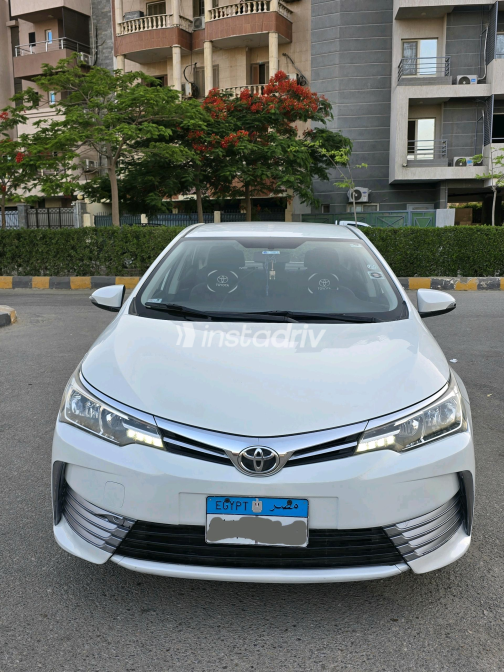 Toyota Corolla 2017 White Automatic Used for Sale in 10th of Ramadan - 8