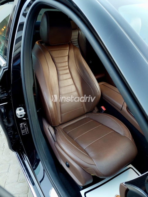 Mercedes E 200 2020 Black Automatic Used for Sale in Nasr city - 4